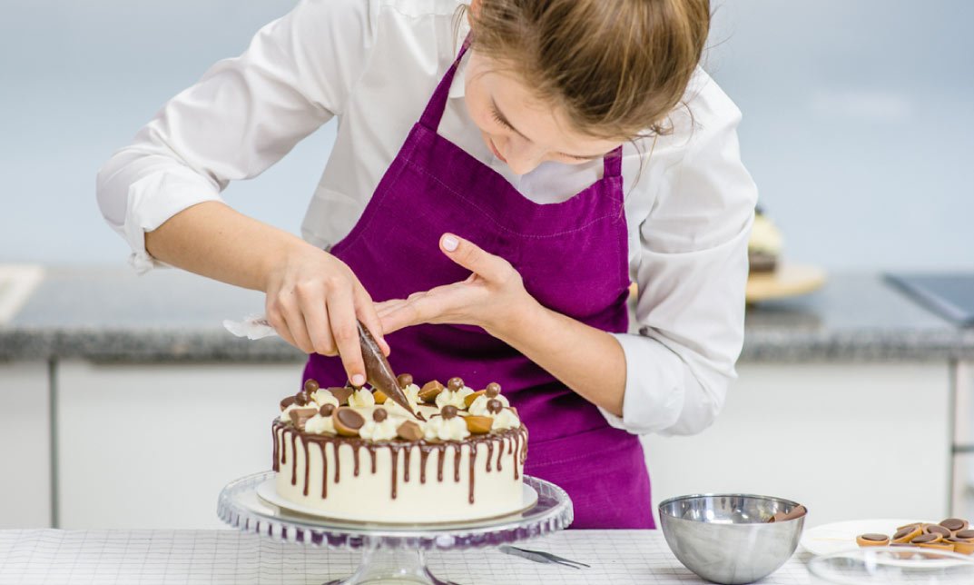 The Role of Frosting in Cake Presentation